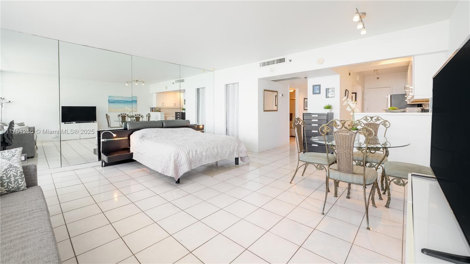 100 Lincoln Rd 1136 photo 1