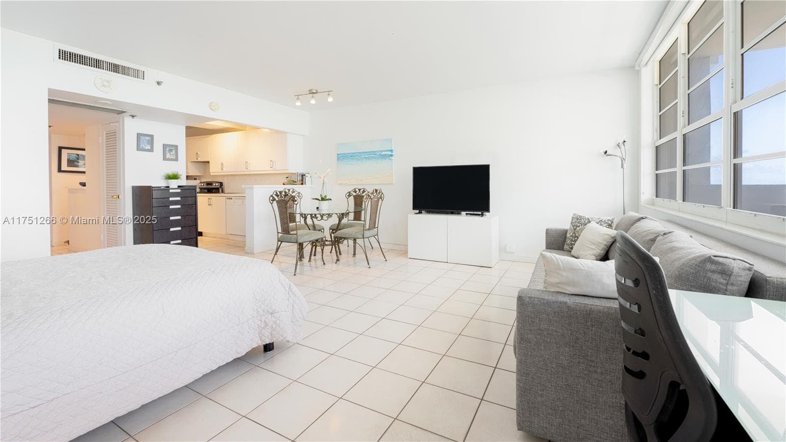 100 Lincoln Rd 1136 photo 9