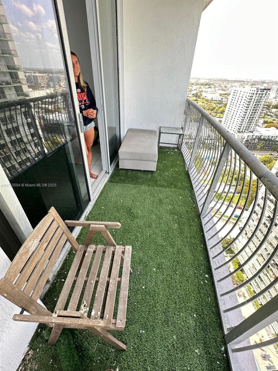 1750 N Bayshore Dr 2905 photo 13