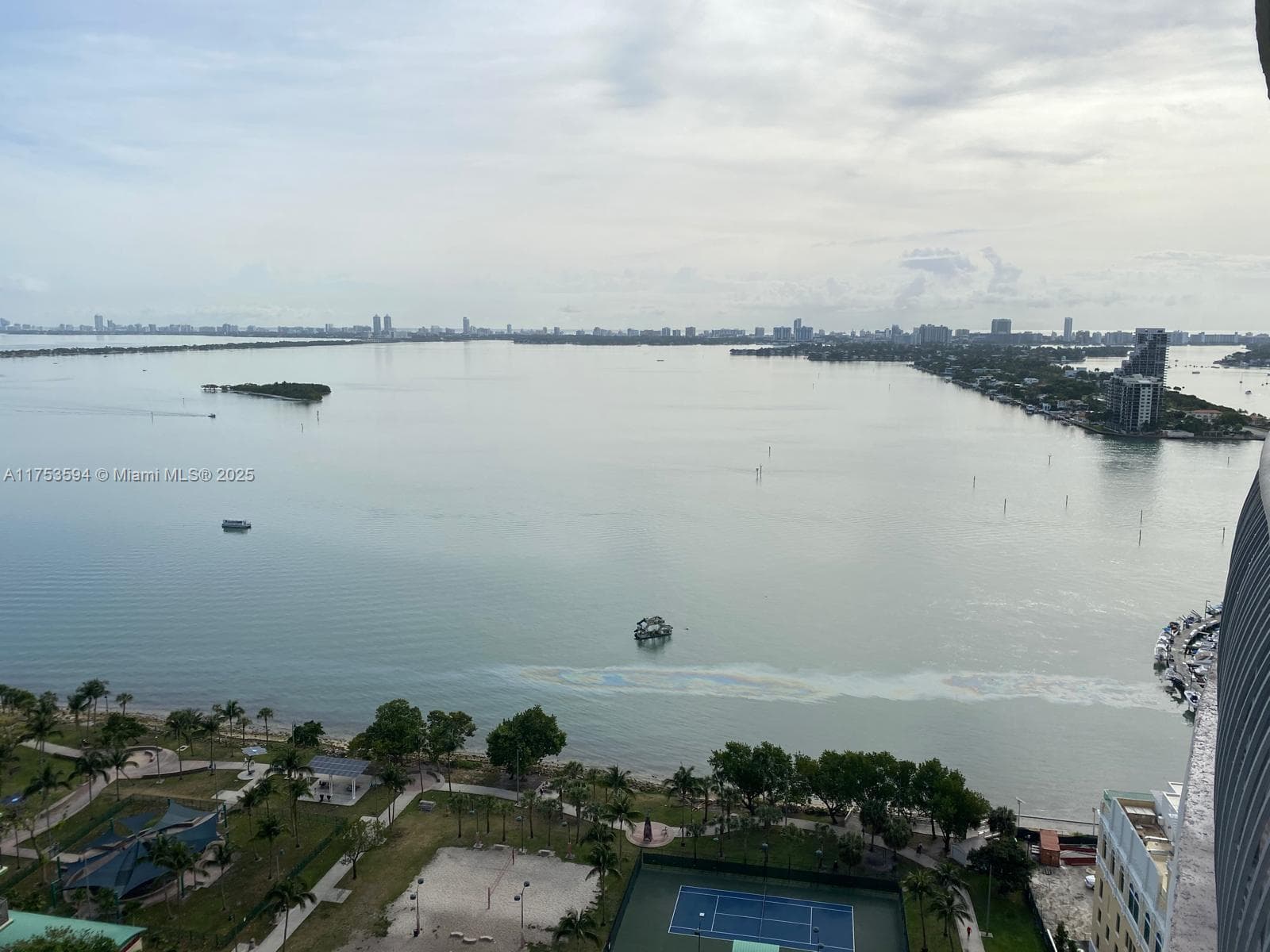 1750 N Bayshore Dr 2905 photo 1
