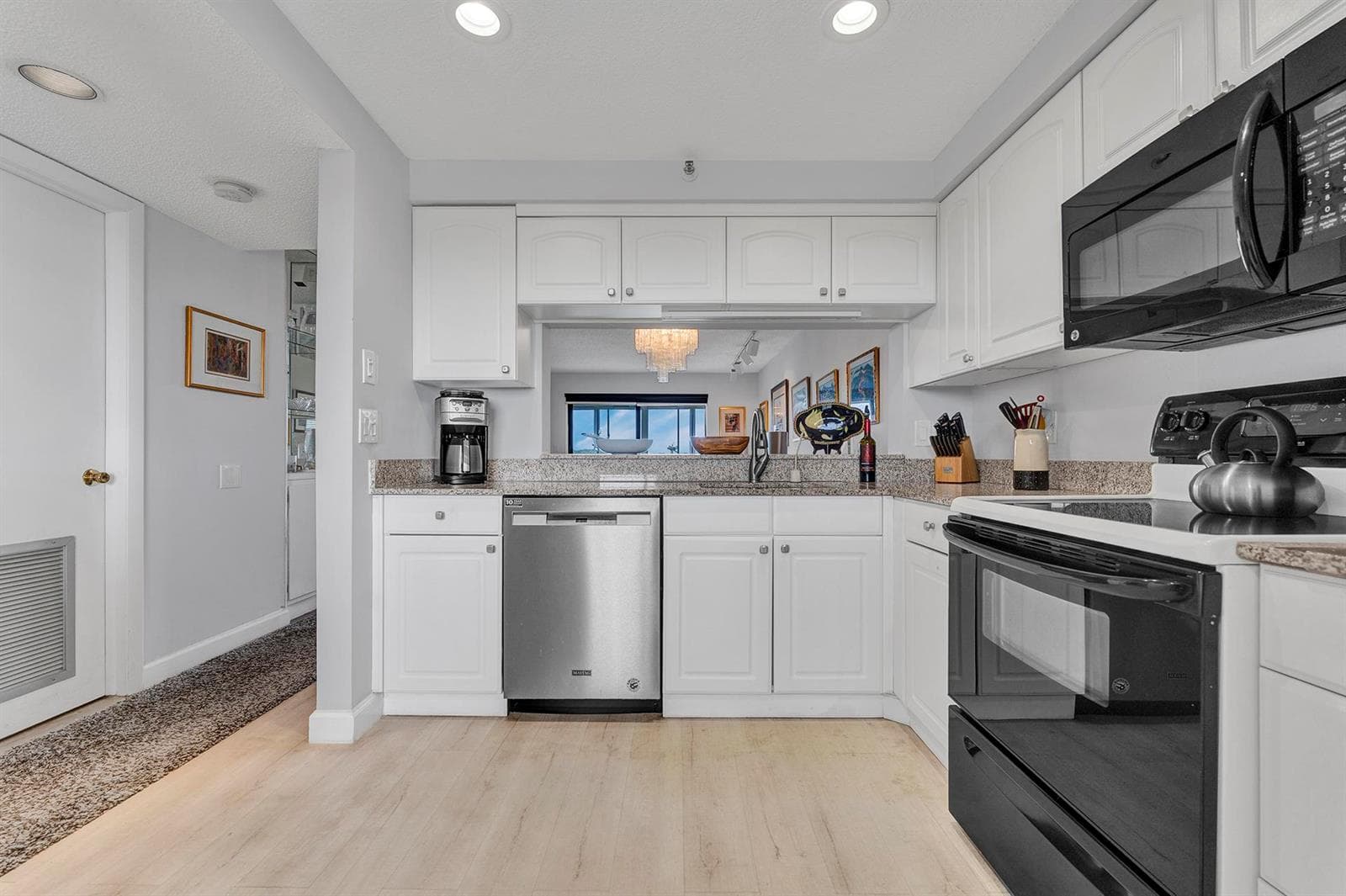 14475 Strathmore Lane 703 photo 7