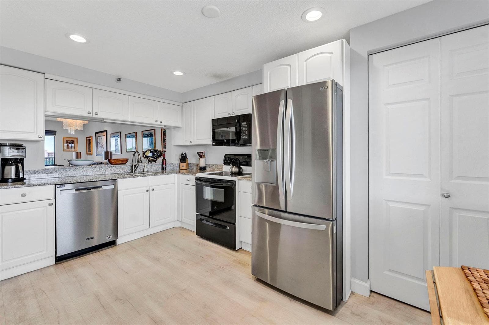 14475 Strathmore Lane 703 photo 4
