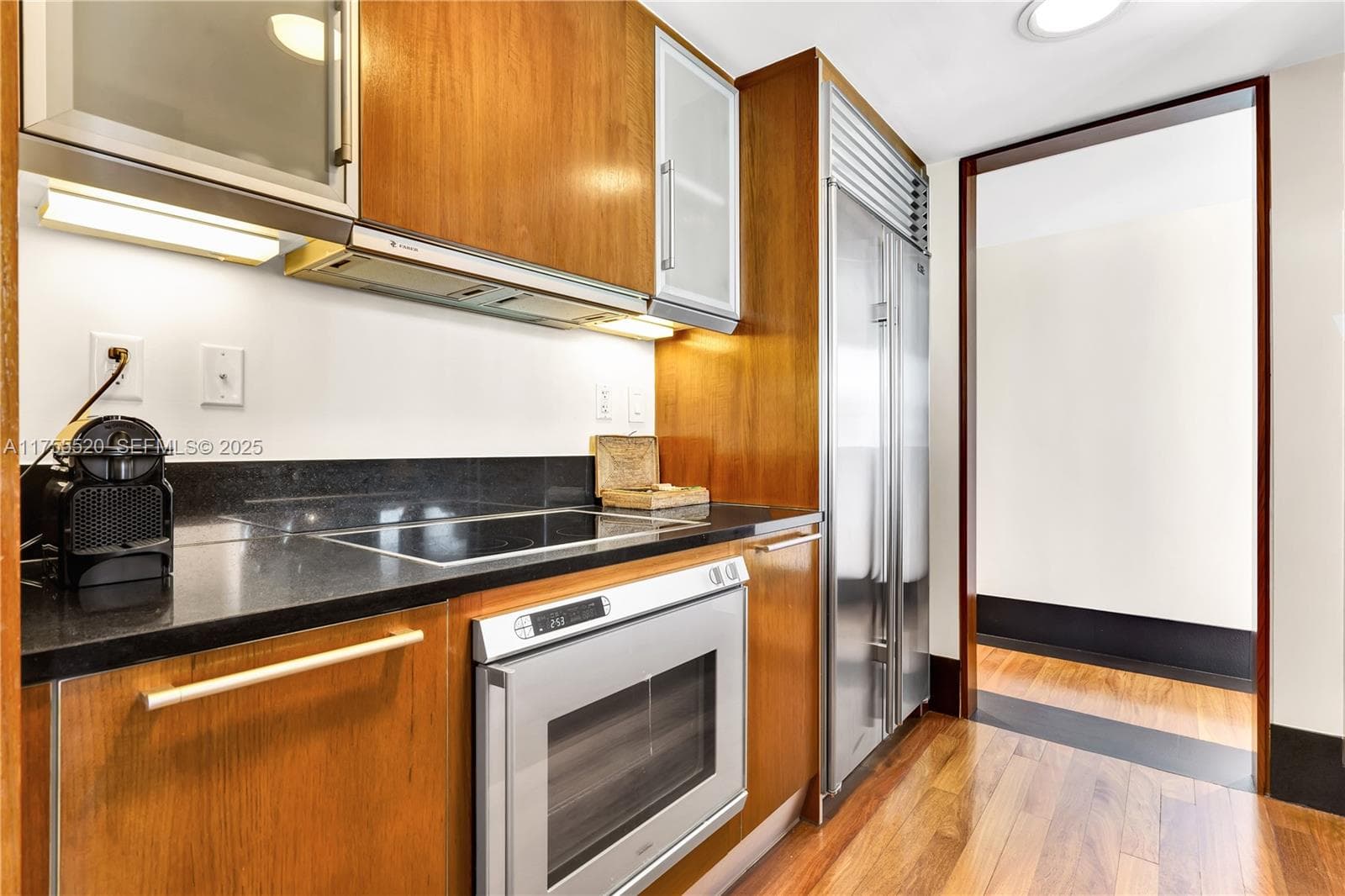101 20th St 1803 photo 6