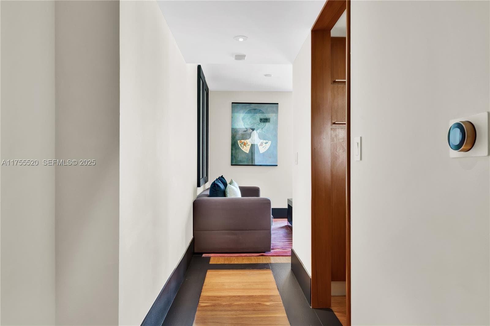 101 20th St 1803 photo 3