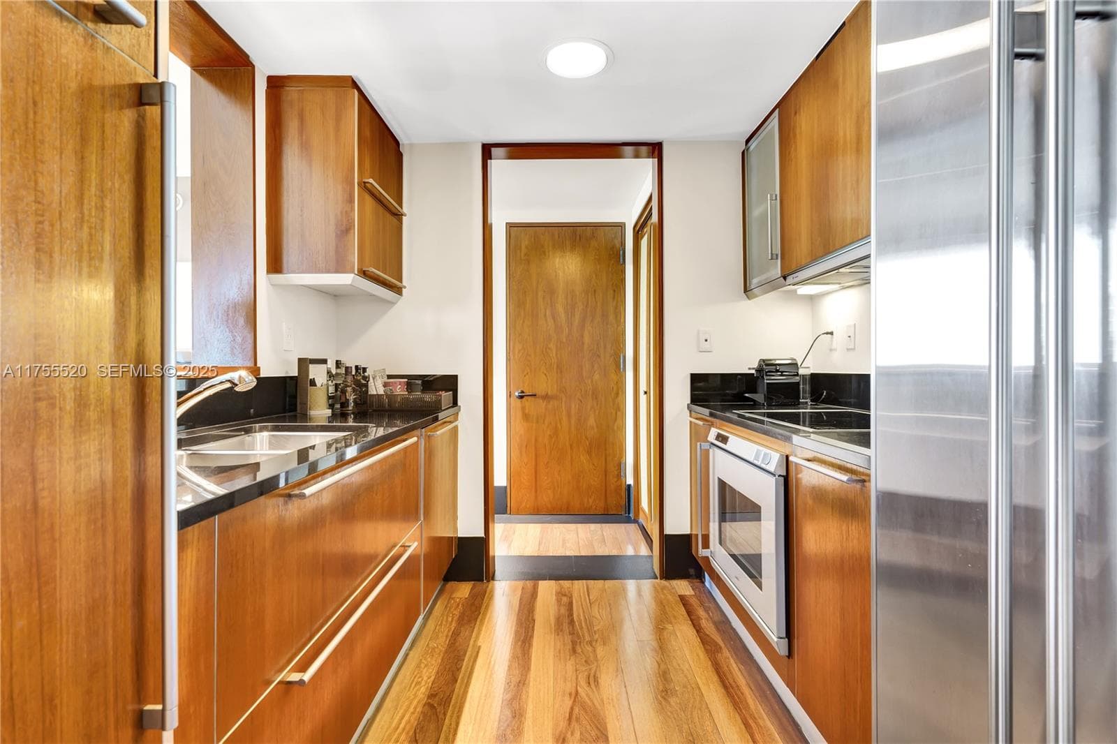 101 20th St 1803 photo 5