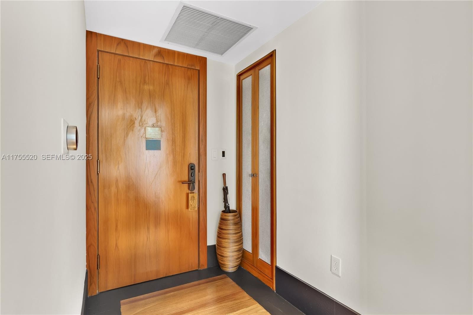 101 20th St 1803 photo 4