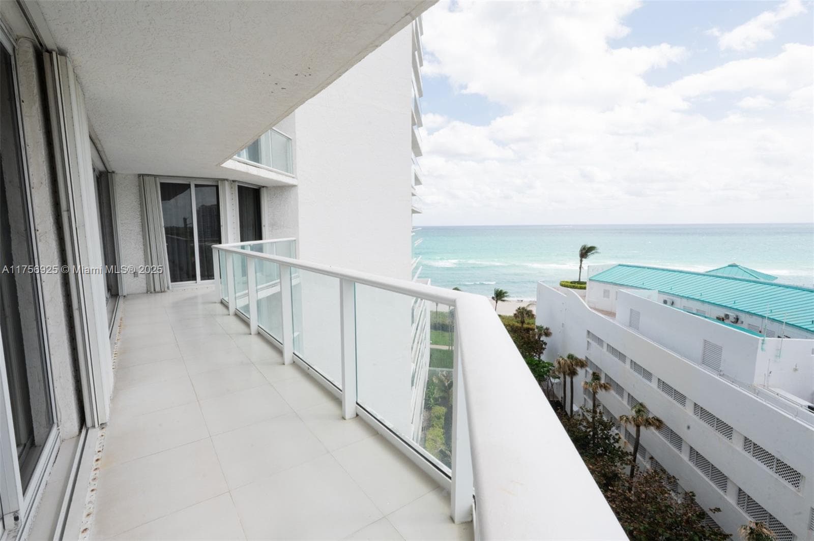 16445 Collins Ave 728 photo 2