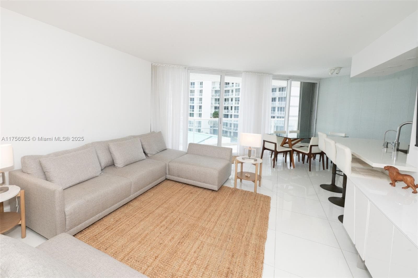 16445 Collins Ave 728 photo 5