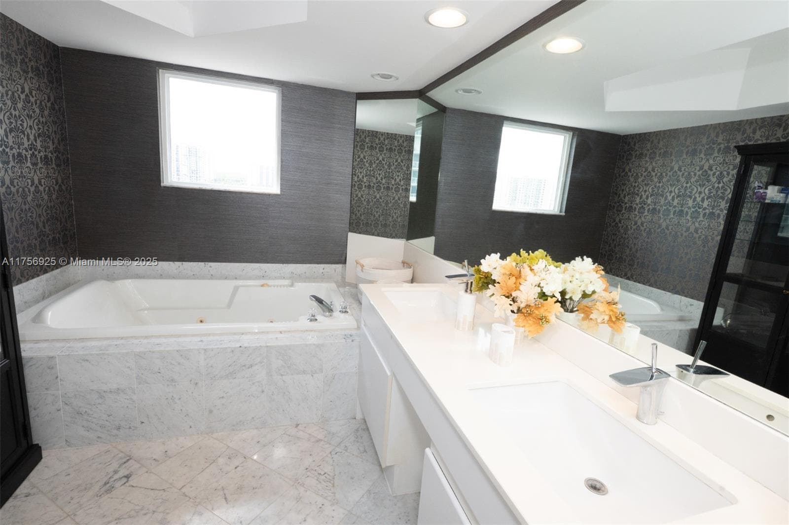 16445 Collins Ave 728 photo 15