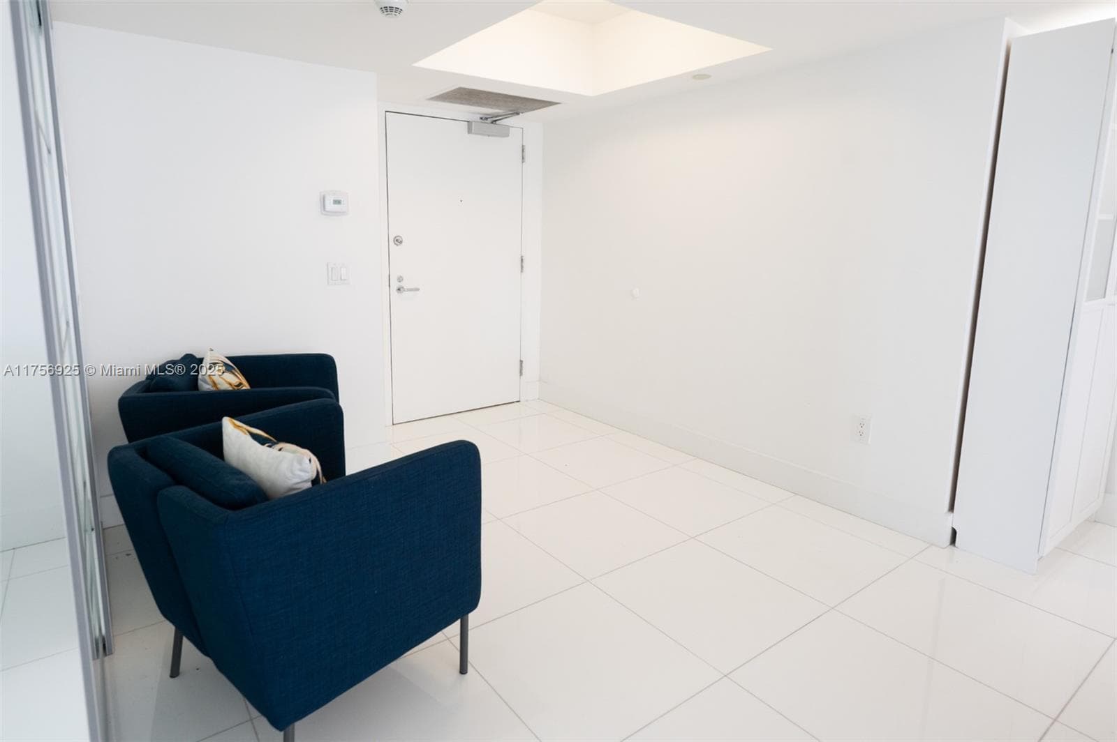 16445 Collins Ave 728 photo 4