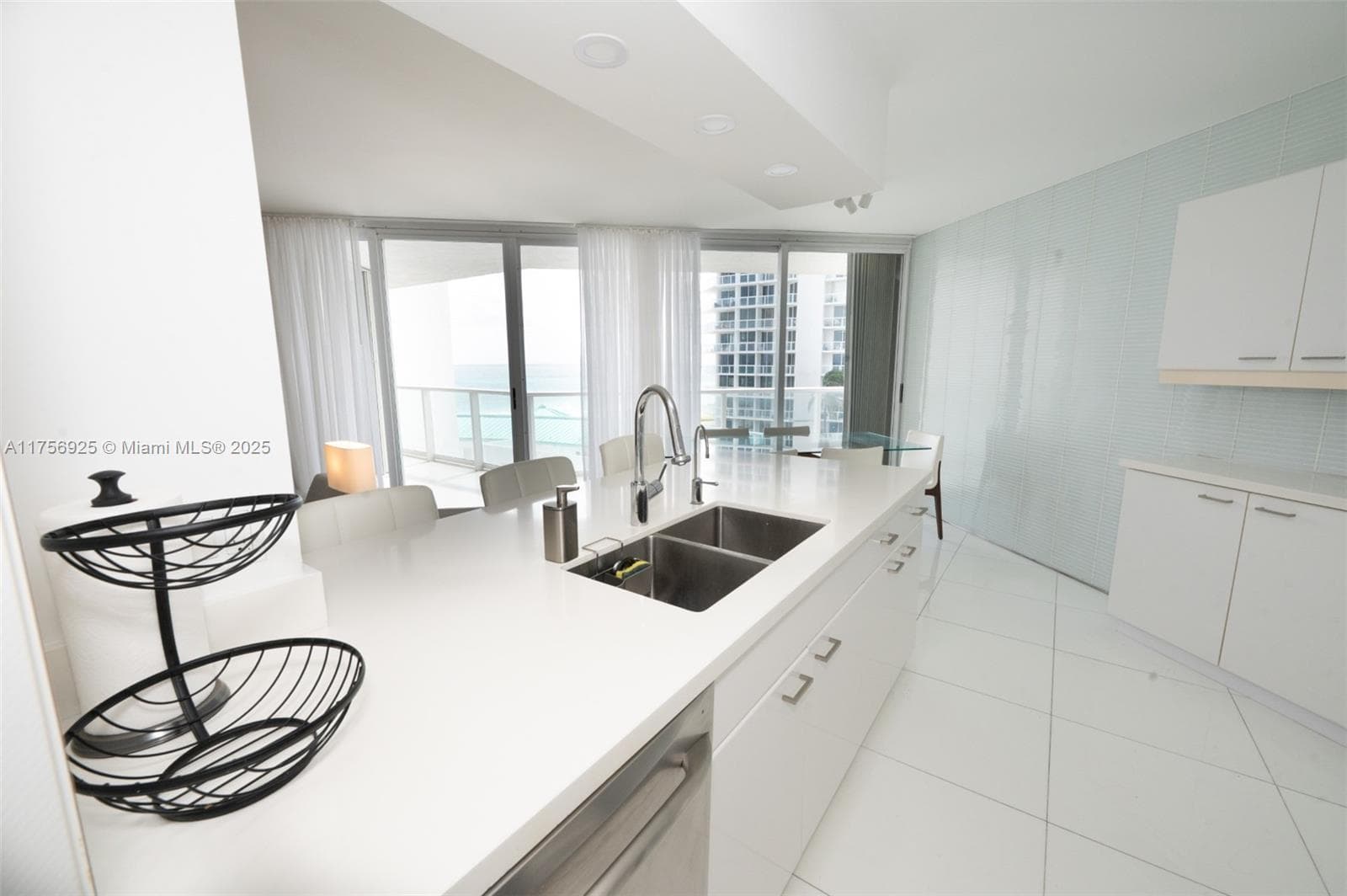 16445 Collins Ave 728 photo 8