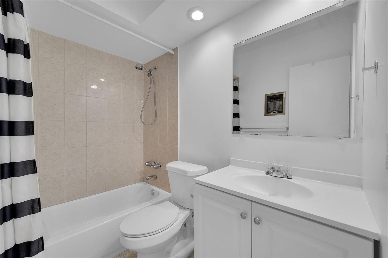 300 Golden Isles Drive 206 photo 7