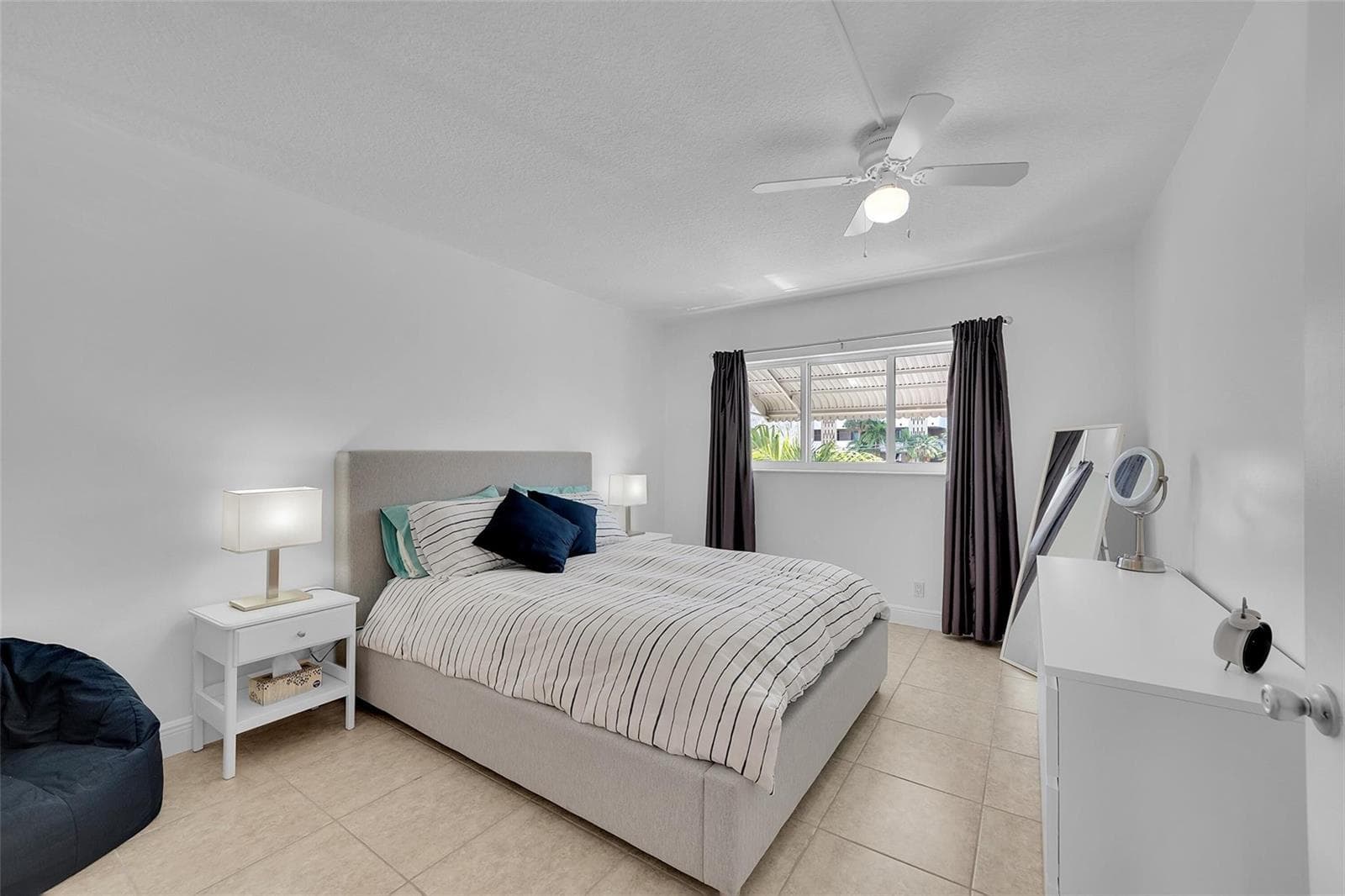 300 Golden Isles Drive 206 photo 4