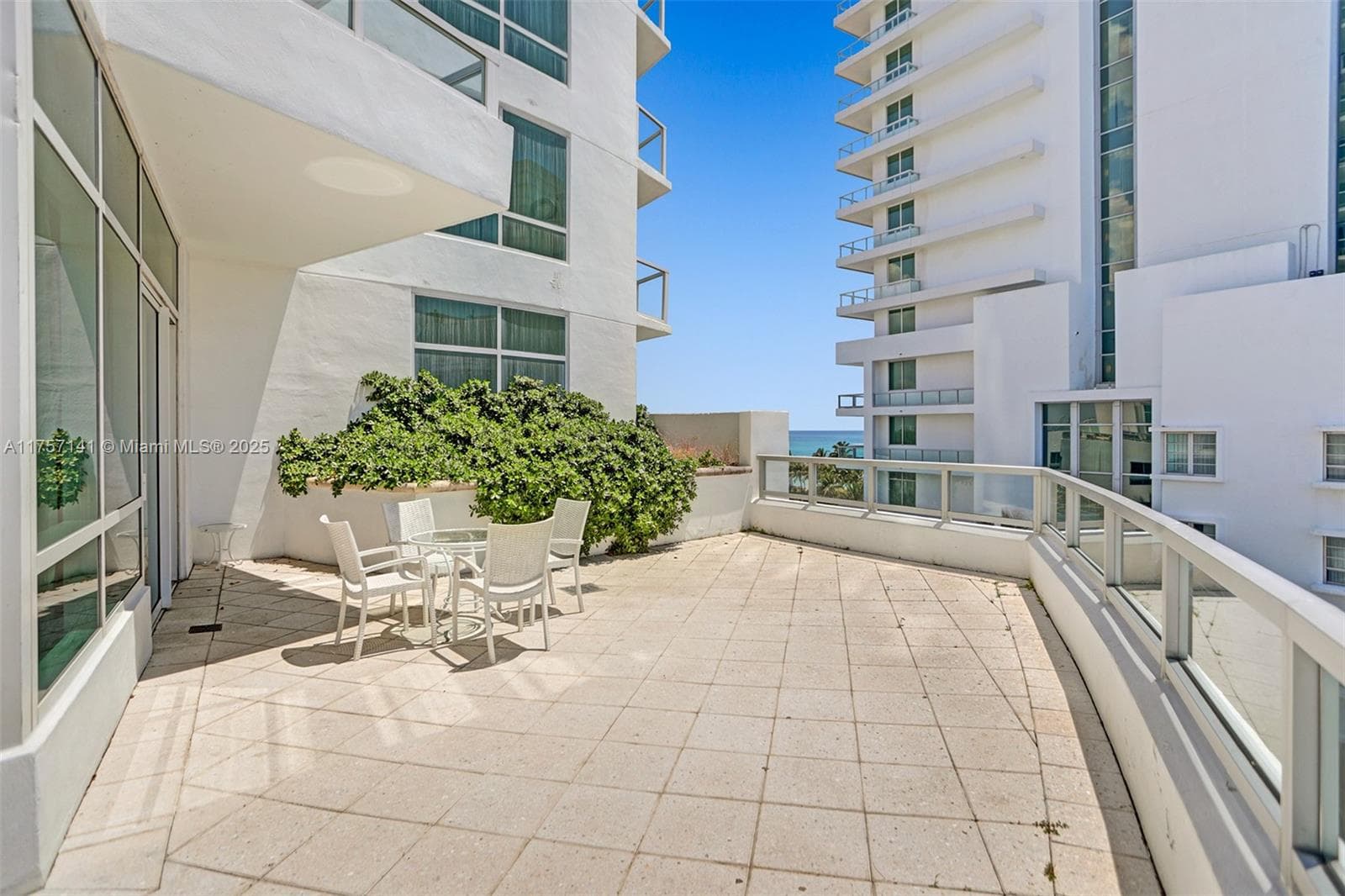 4401 Collins Ave 702/704 photo 6