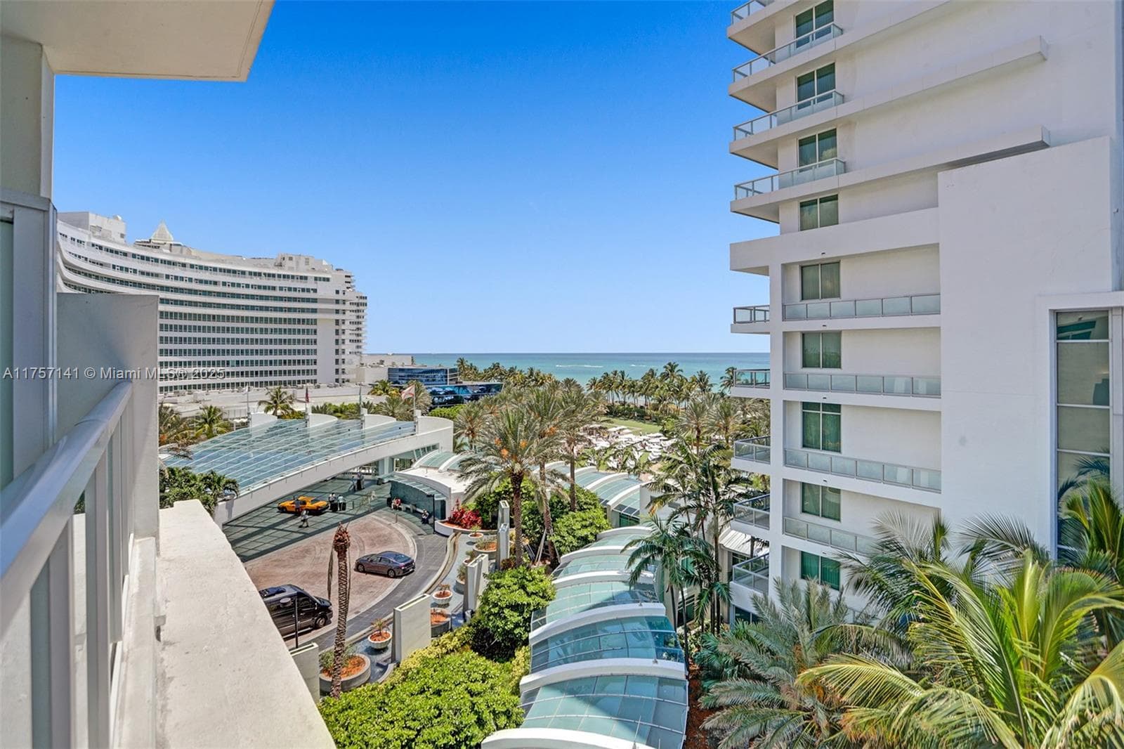 4401 Collins Ave 702/704 photo 3