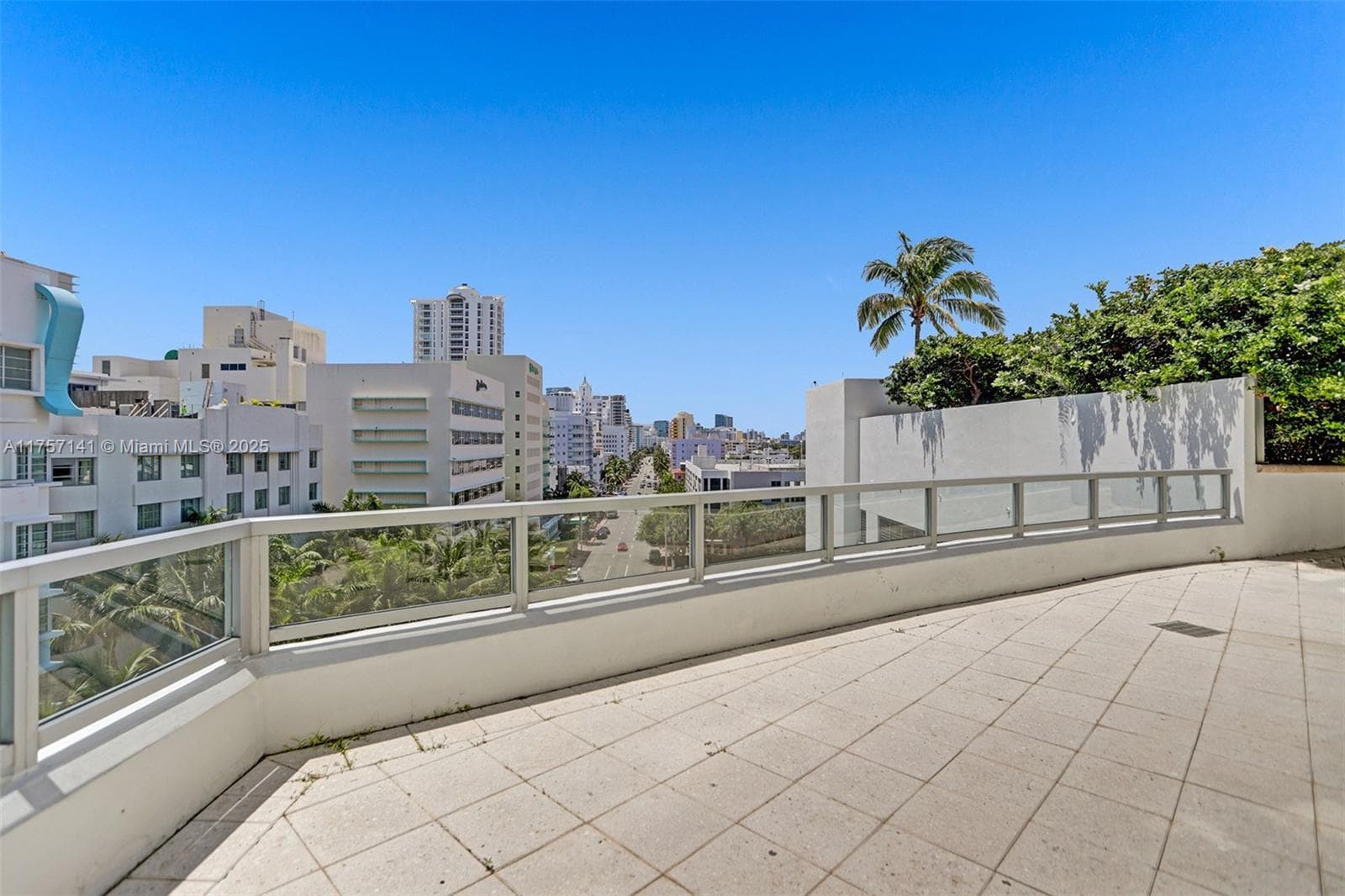 4401 Collins Ave 702/704 photo 9