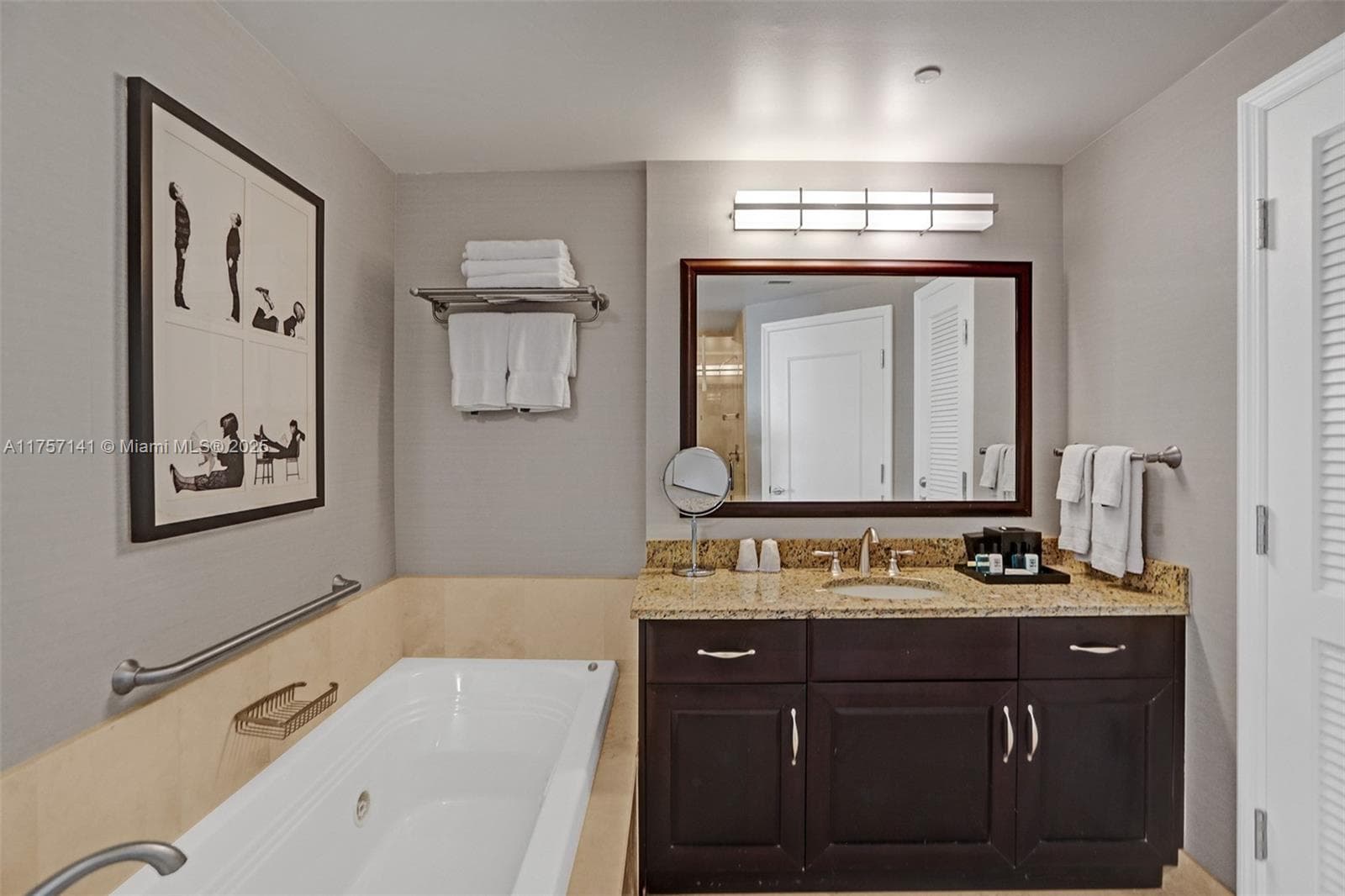 4401 Collins Ave 702/704 photo 25