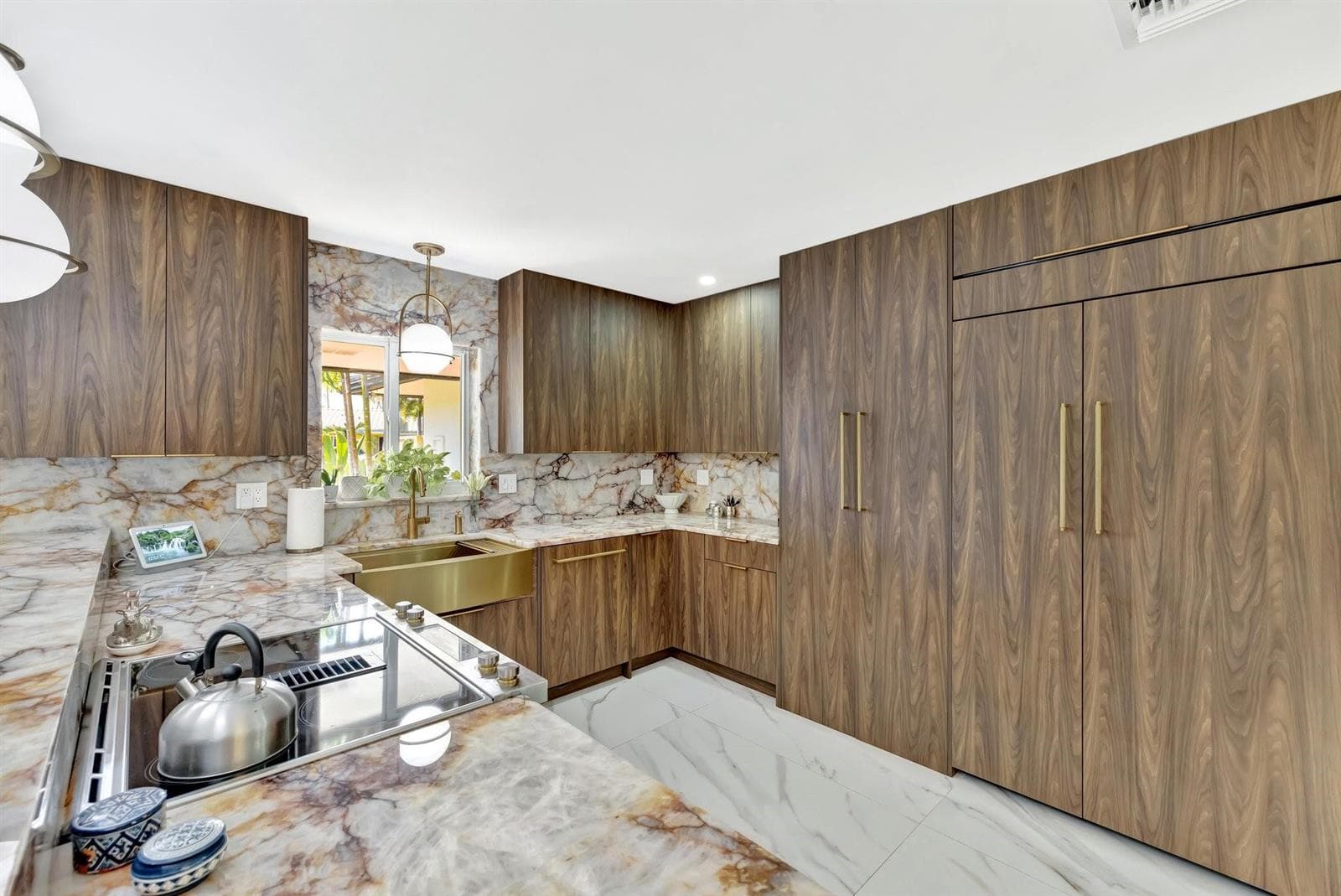 1981 Coral Gardens Drive photo 4