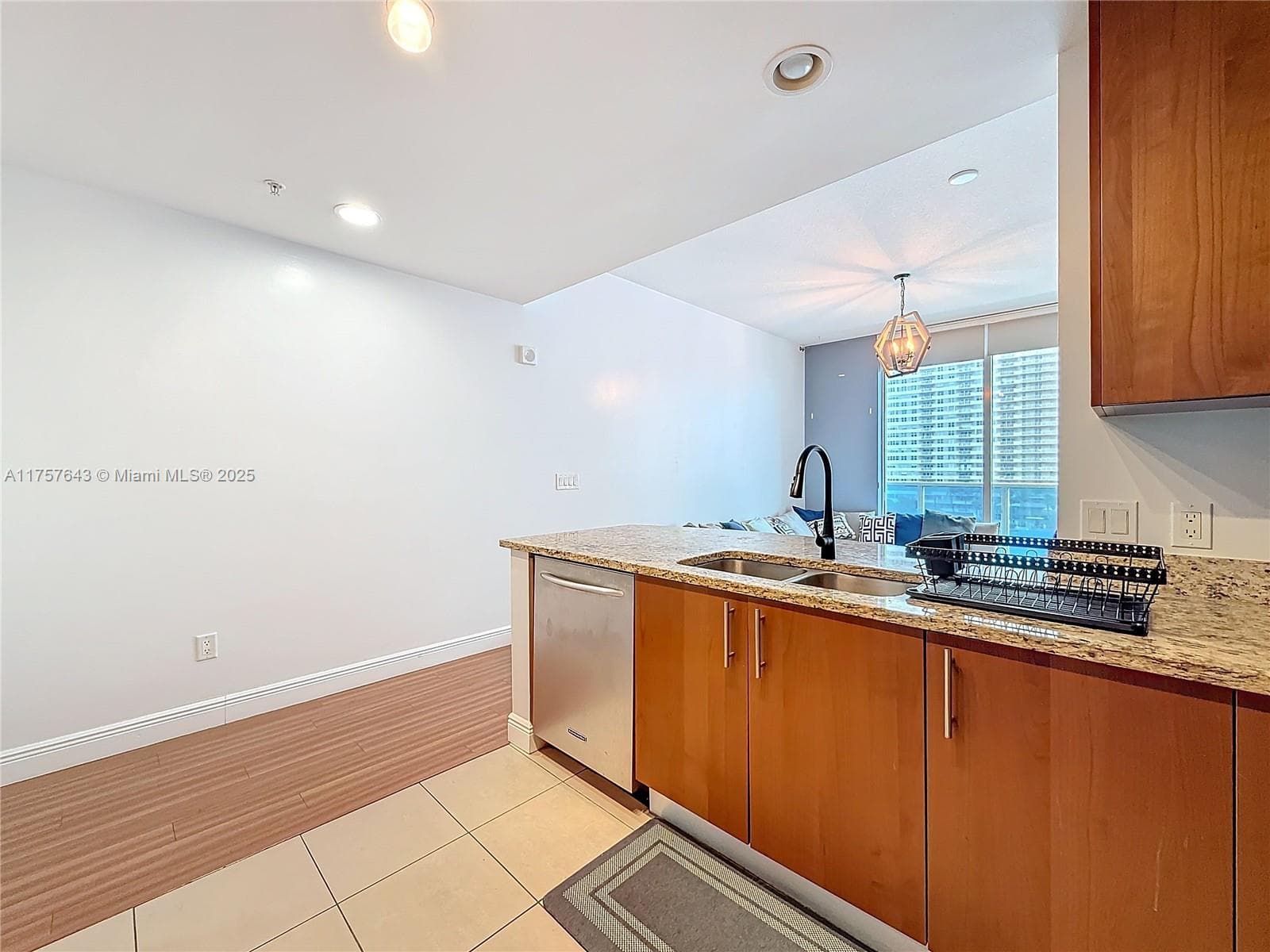 1945 S Ocean Dr 605 photo 16