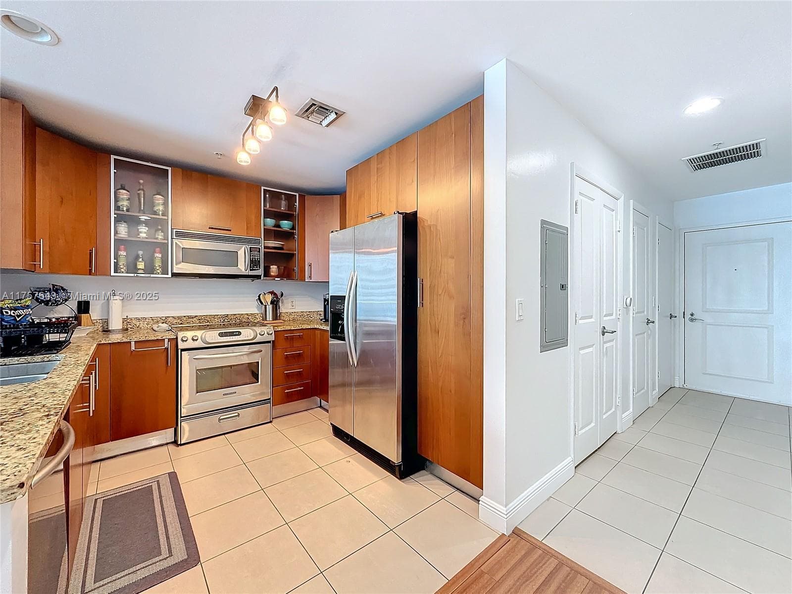 1945 S Ocean Dr 605 photo 19