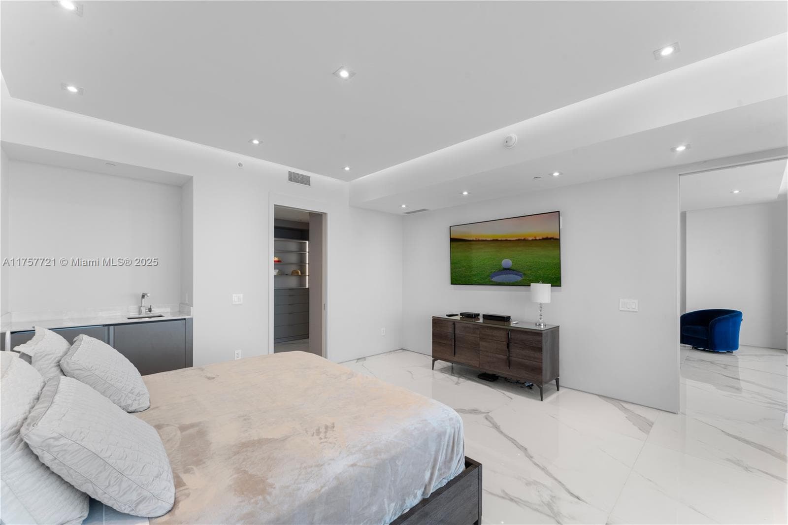 18975 Collins Ave 3703 photo 24