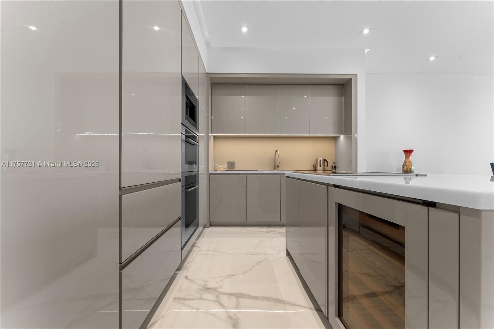 18975 Collins Ave 3703 photo 15