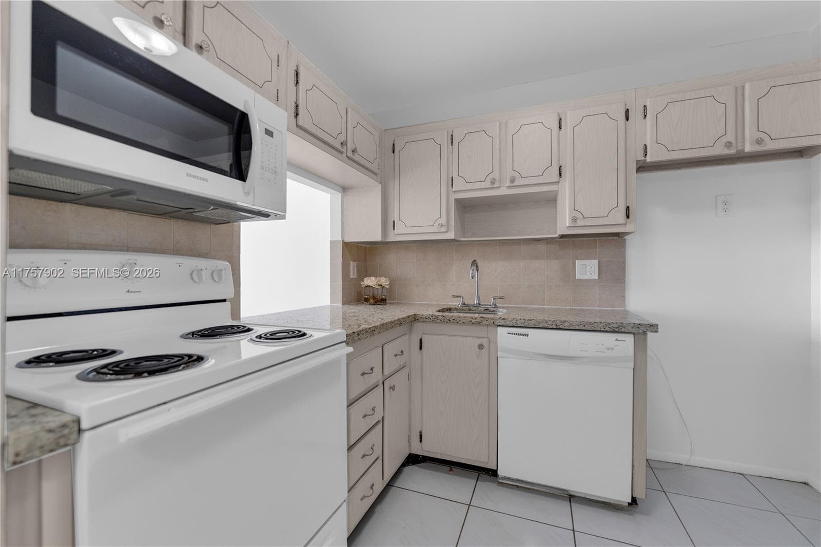 1817 S Ocean Dr 827 photo 3