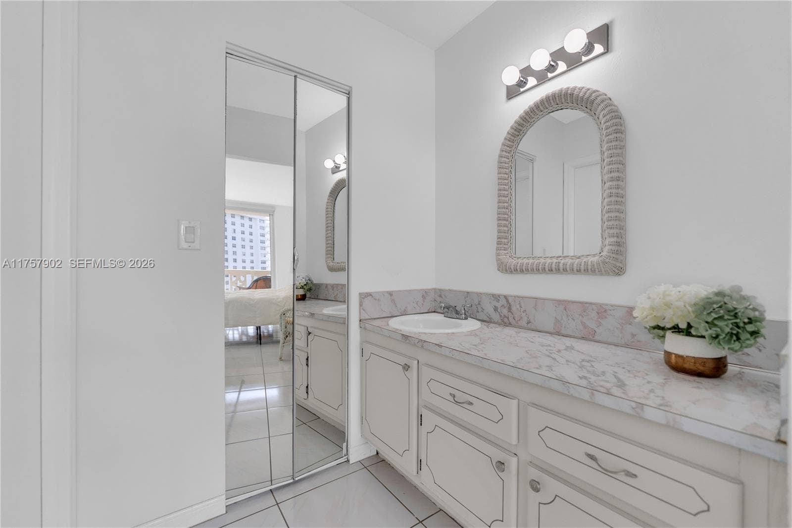 1817 S Ocean Dr 827 photo 14