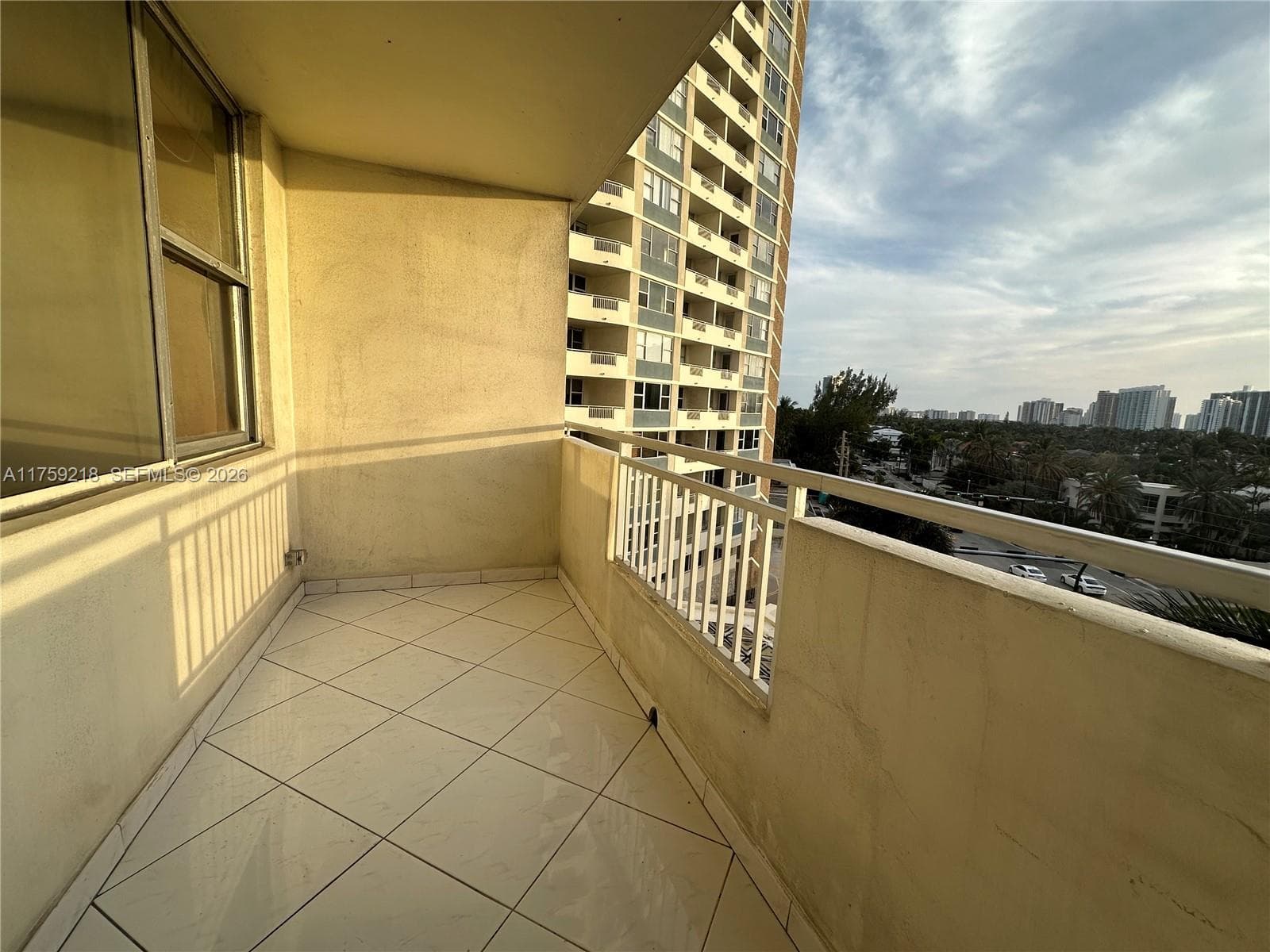 3180 S Ocean Dr 522 photo 3