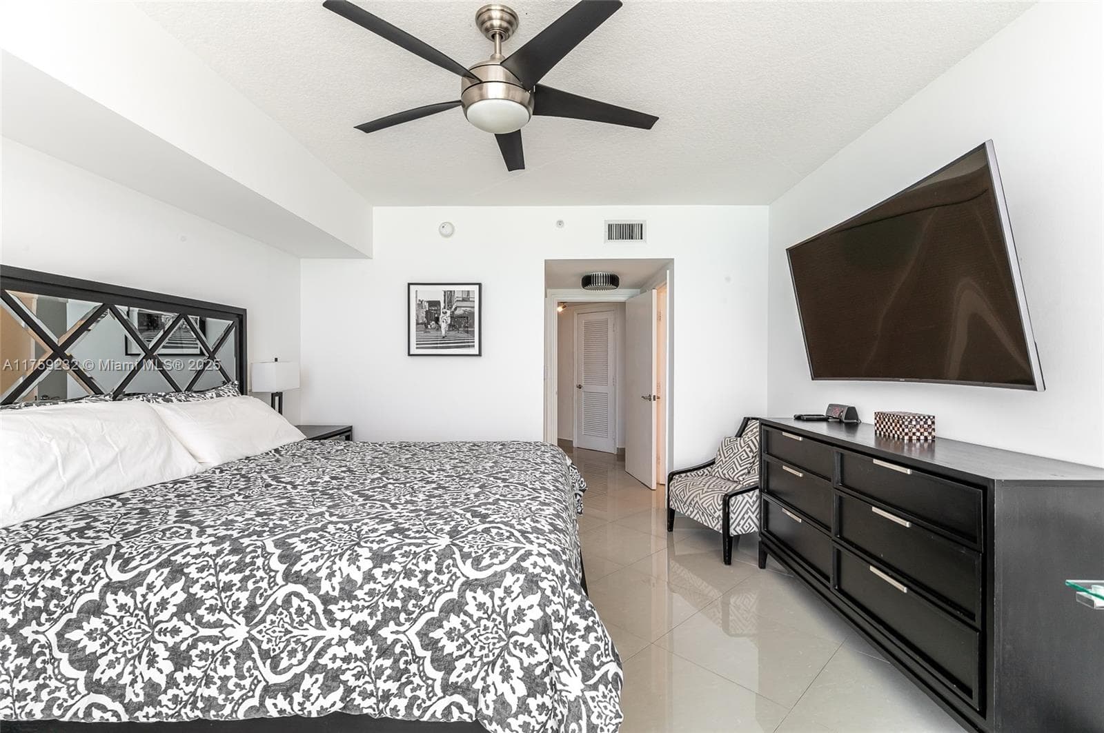 16699 Collins Ave 1809 photo 10