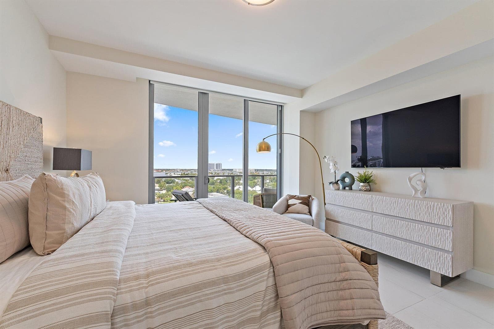 3100 N Ocean 906 photo 17