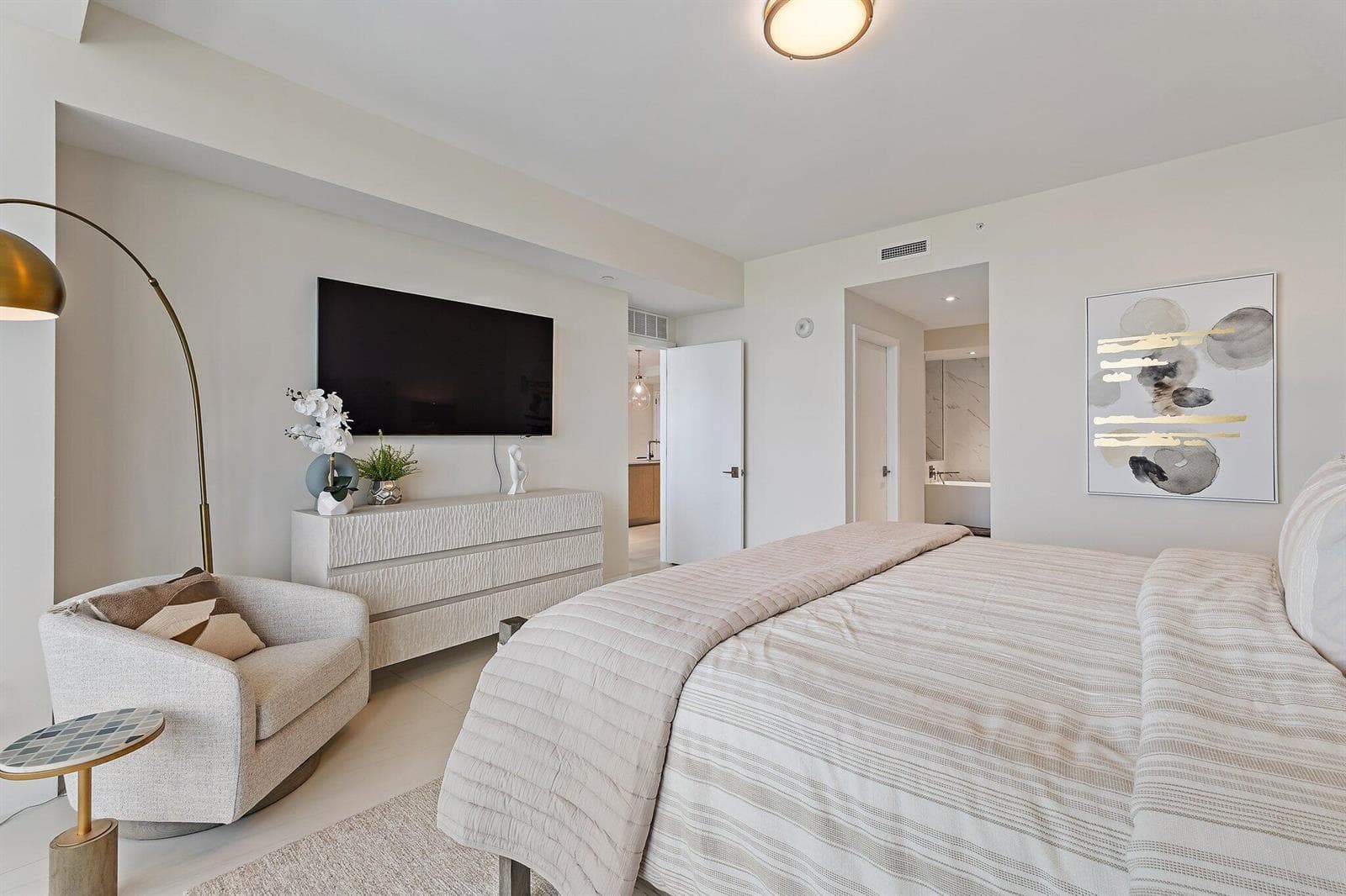 3100 N Ocean 906 photo 16