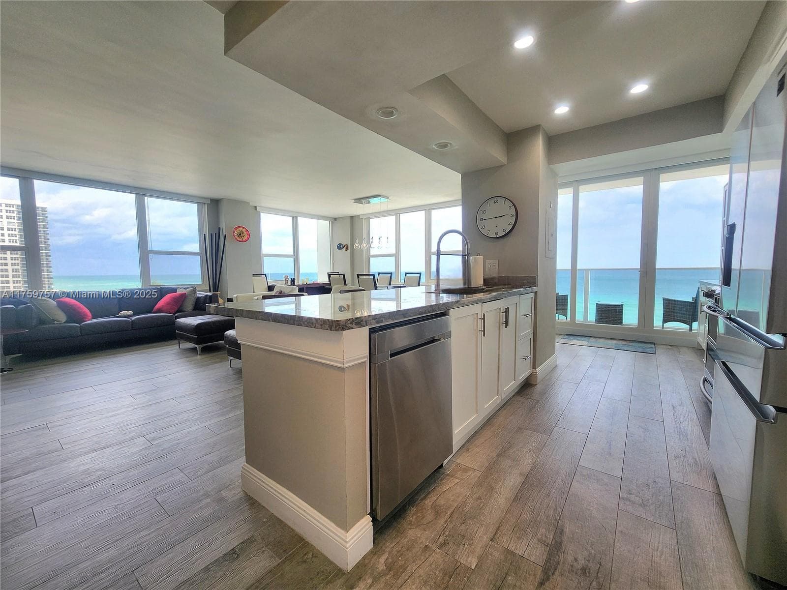 3505 S Ocean Dr 612 photo 7
