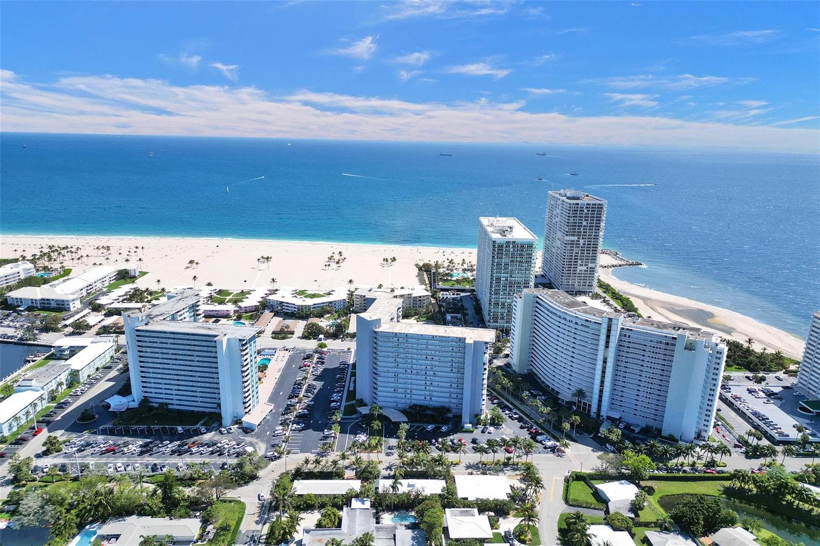 1920 S Ocean Drive 1508 photo 2