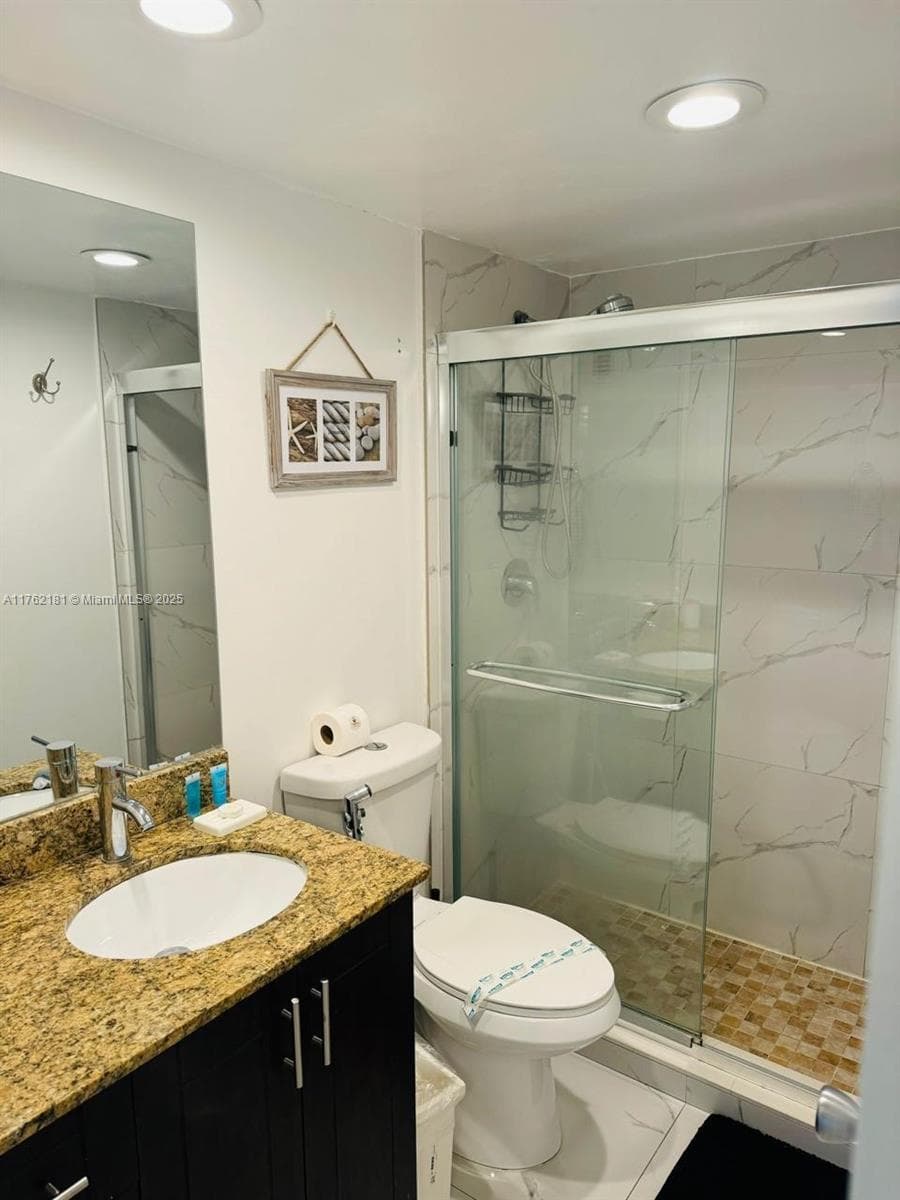 3901 S Ocean Dr 10G photo 4