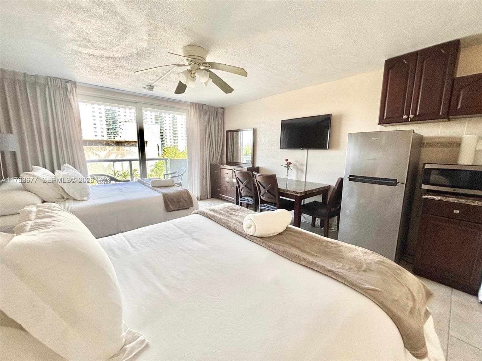 19201 Collins Ave 338 photo 7