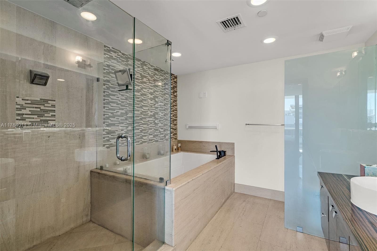 5875 Collins Ave 1704 photo 16