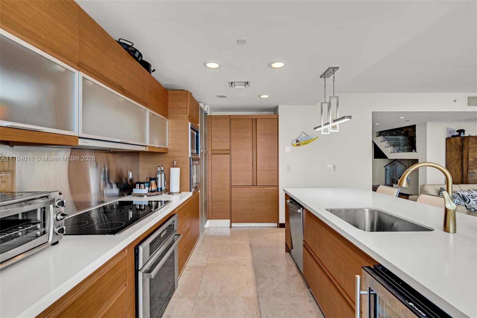 5875 Collins Ave 1704 photo 12
