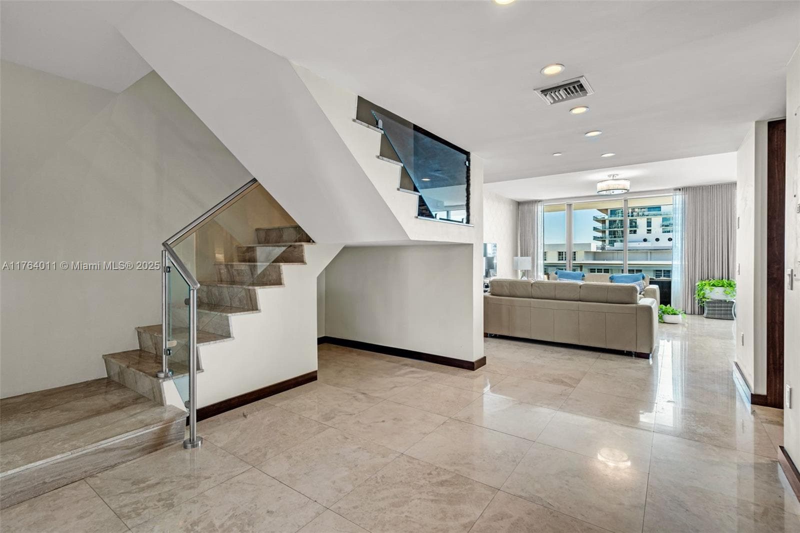 5875 Collins Ave 1704 photo 7