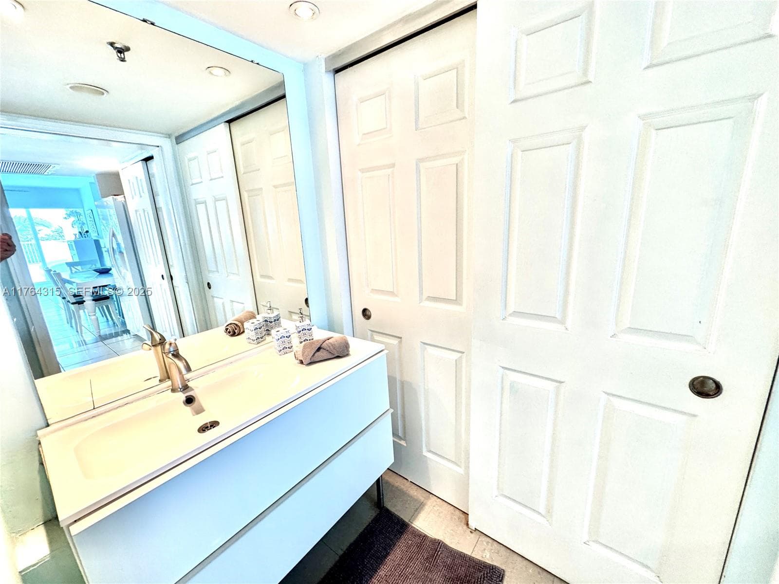 5445 Collins Ave TH-11 photo 13