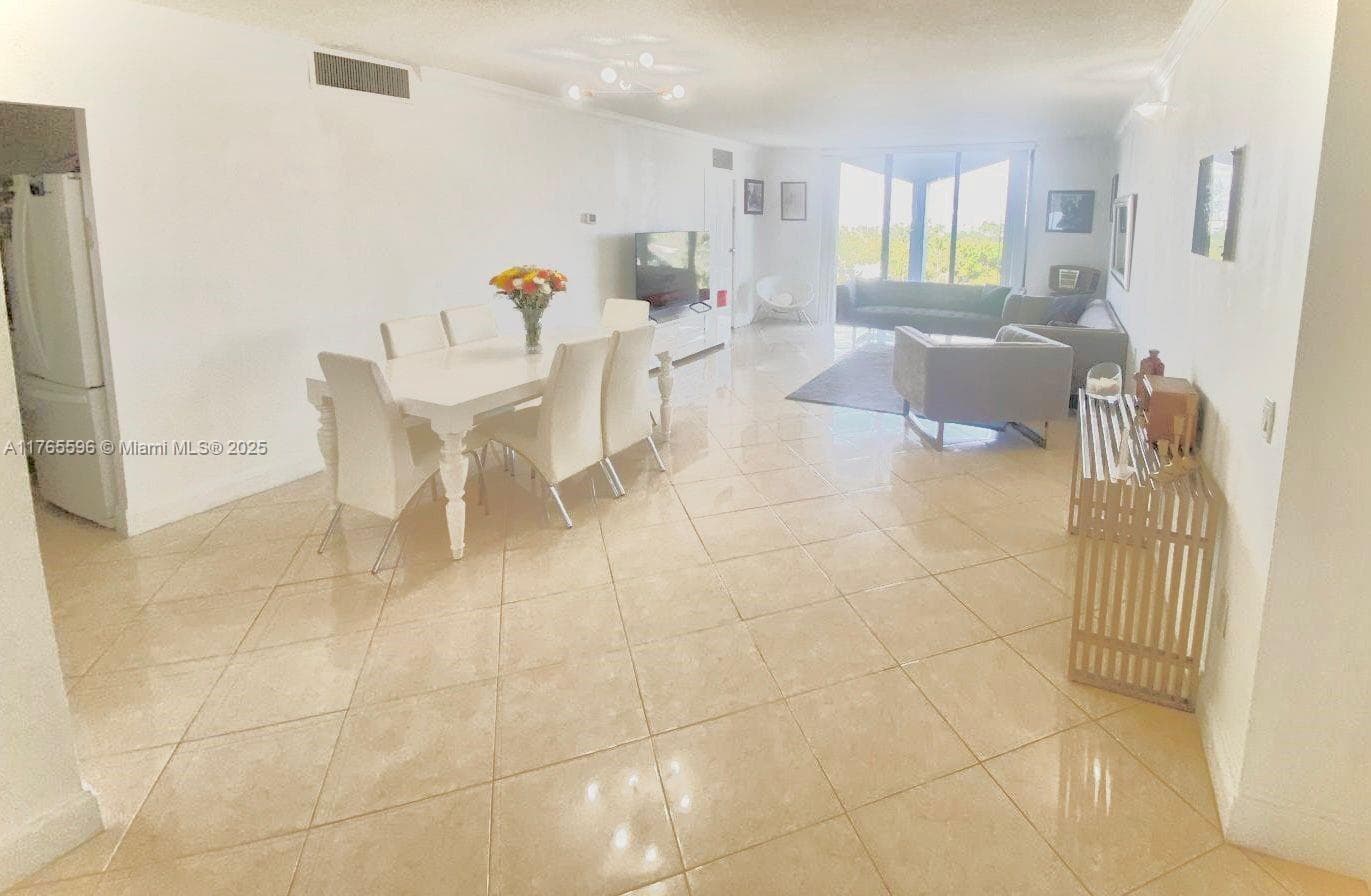 9801 Collins Ave 8M photo 3