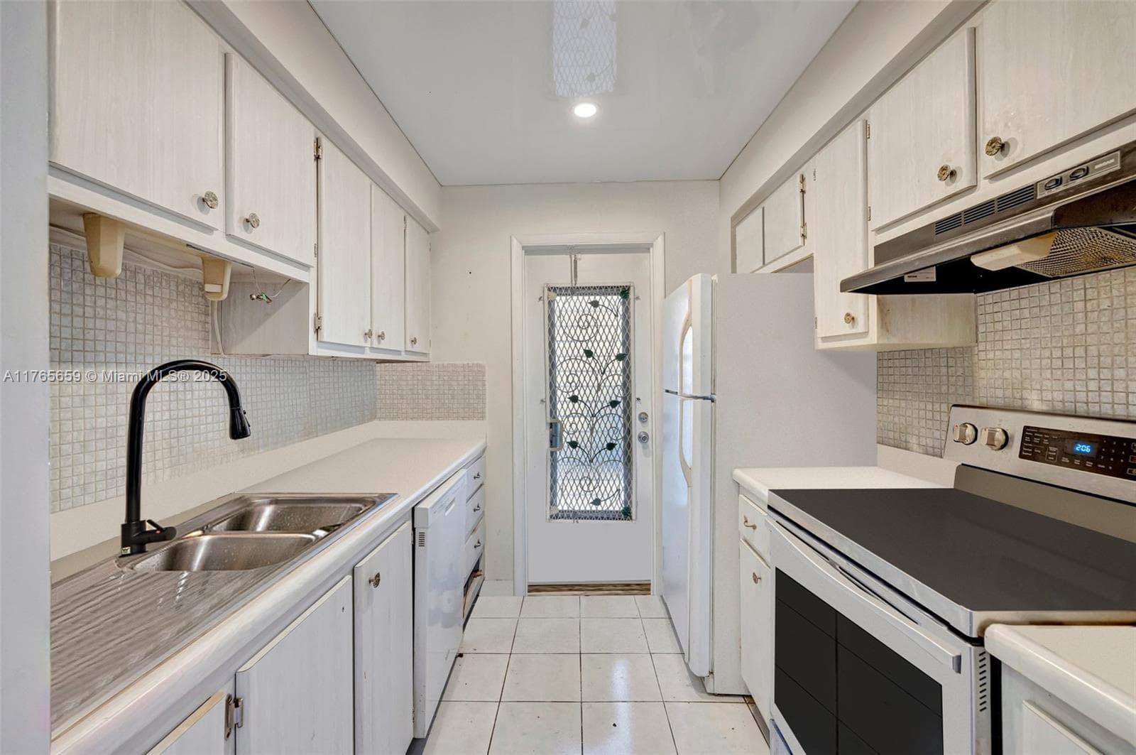 2200 Diana Dr 111 photo 6