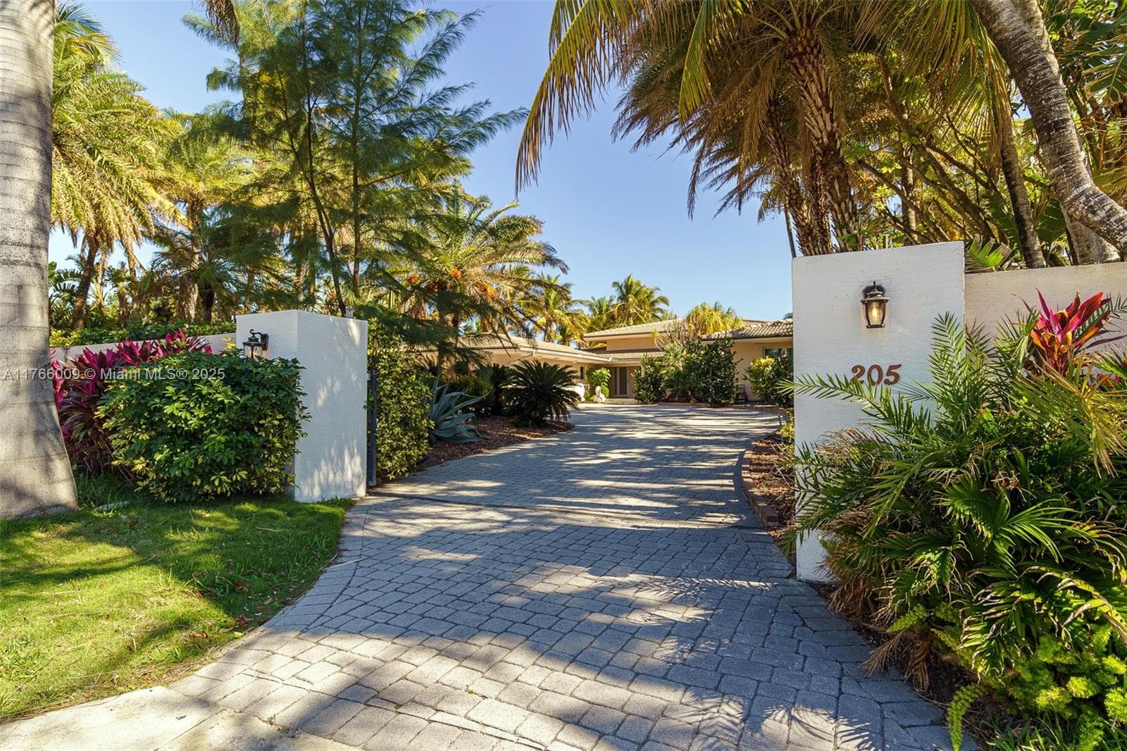 205 Ocean Blvd photo 2