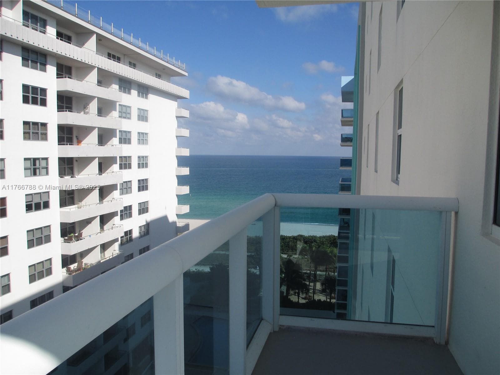 9201 Collins Ave 1021 photo 2