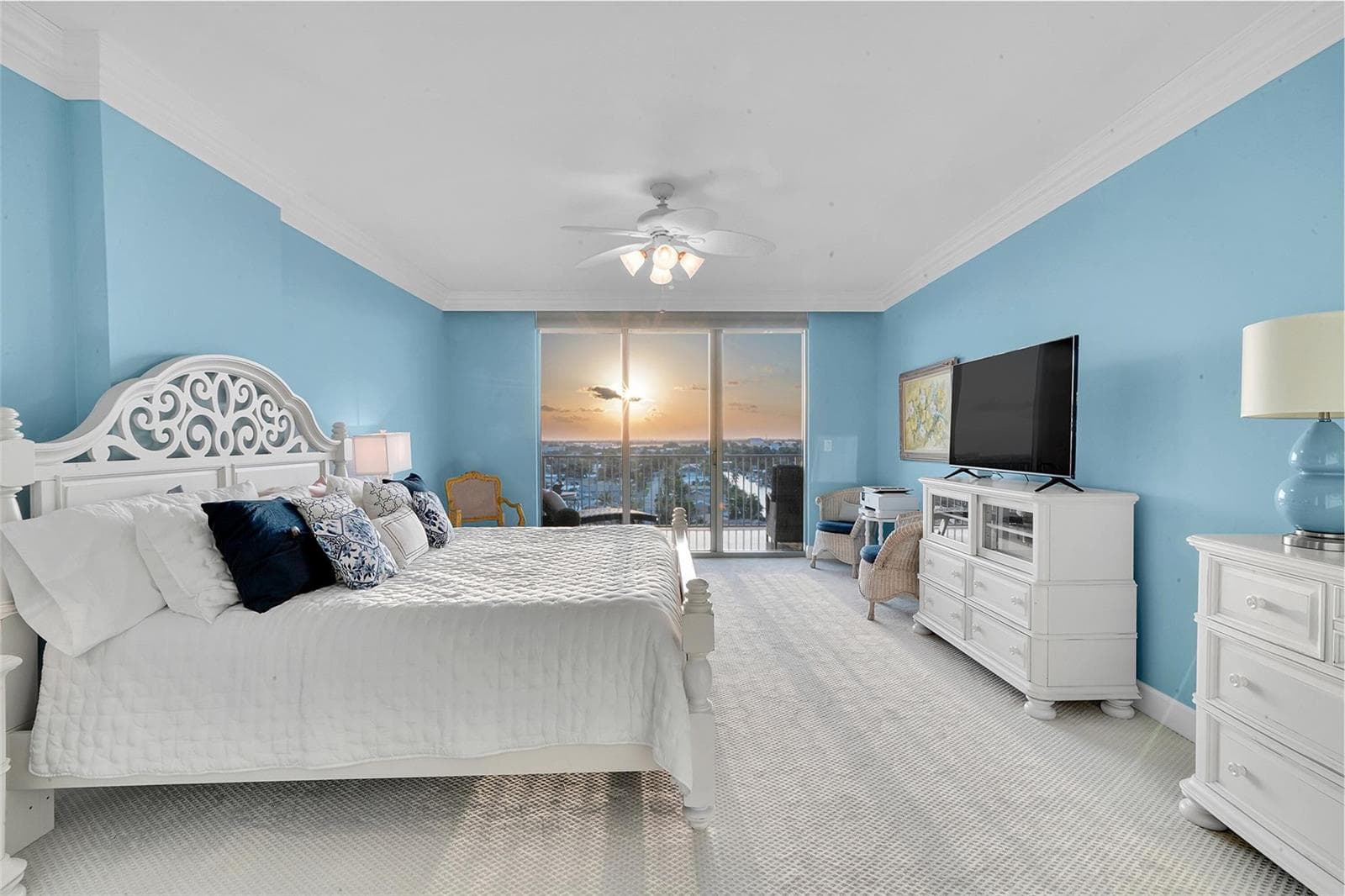 821 N Riverside Drive Ph2 photo 5