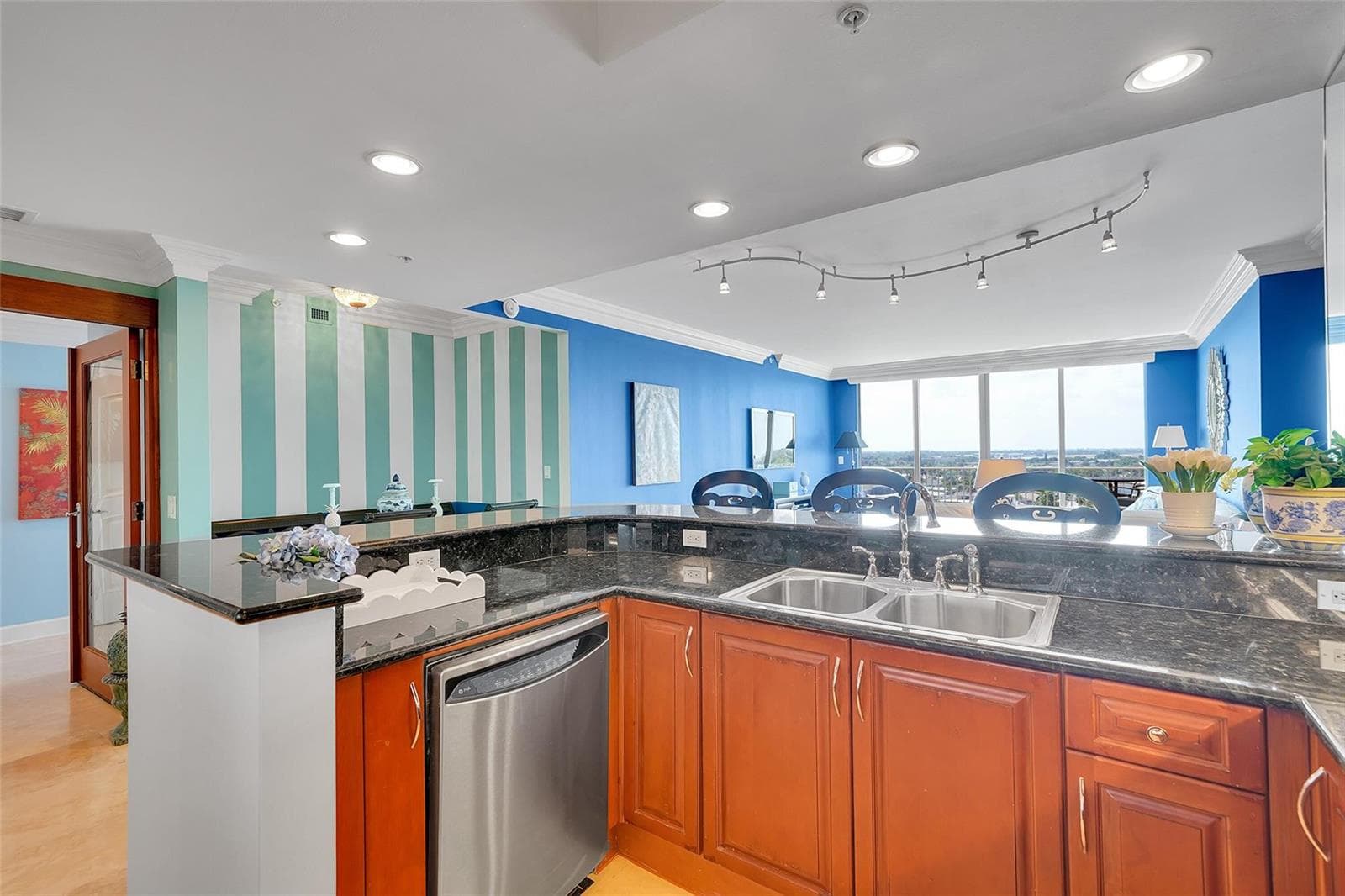 821 N Riverside Drive Ph2 photo 20