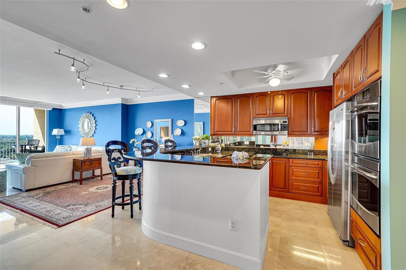 821 N Riverside Drive Ph2 photo 4