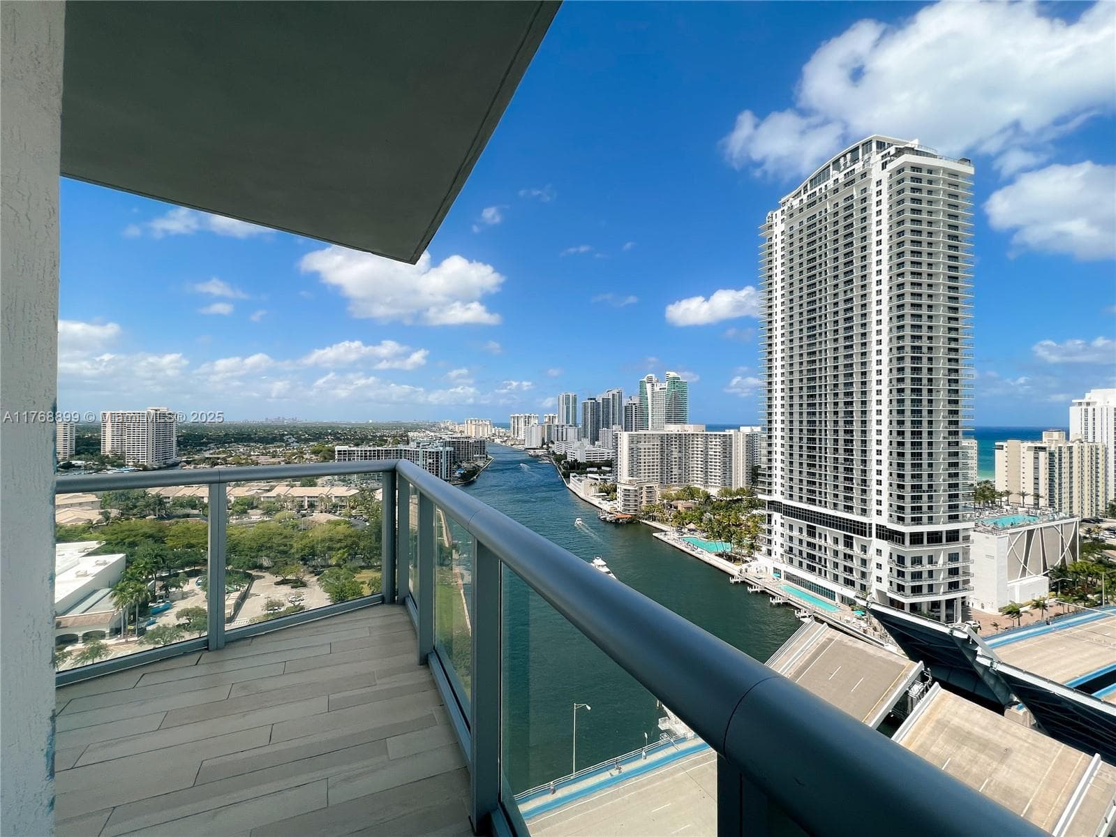 2600 E Hallandale Beach Blvd T2202 photo 4