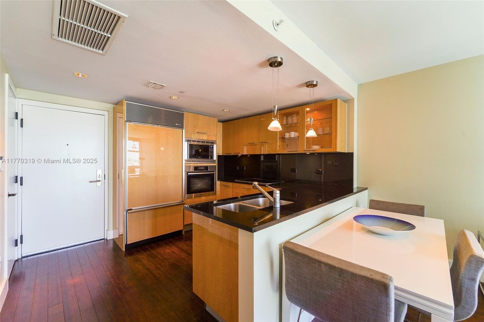 6801 Collins Ave 1214(door1203) photo 3