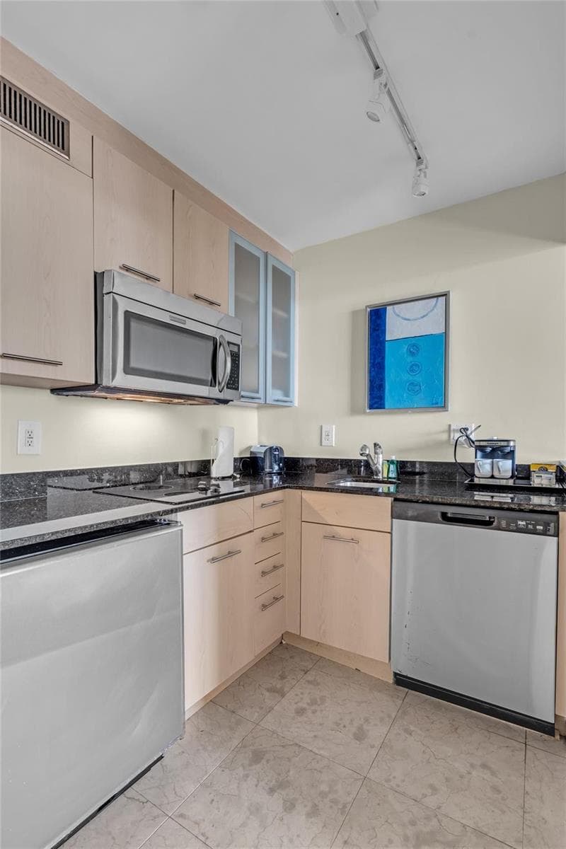 2670 E Sunrise Boulevard 903 photo 17
